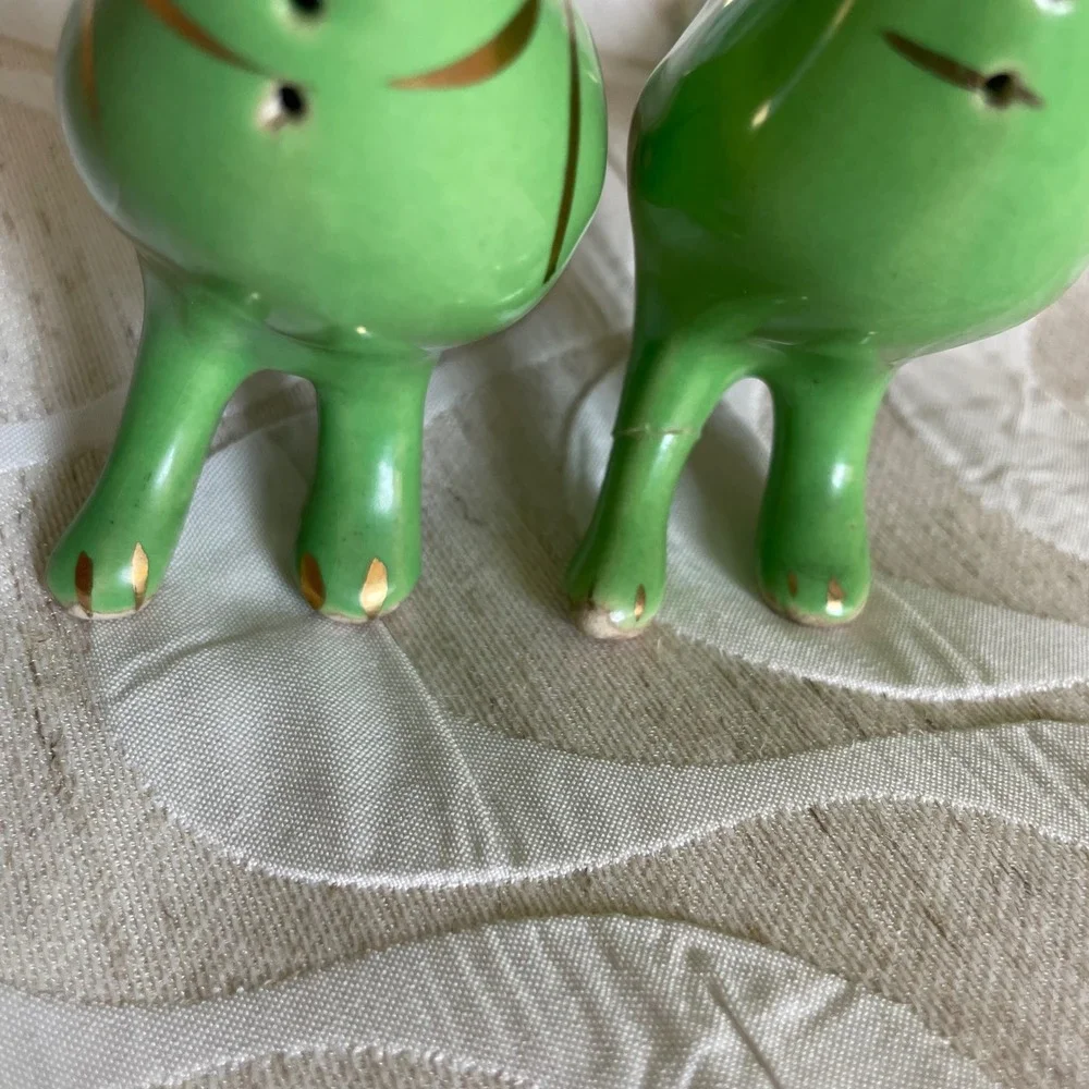 Mid century Green and Gold Ceramic Bird Salt and Pepper Shakers Set Souvenir